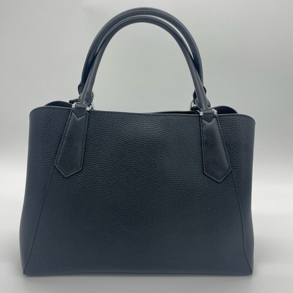 🎉🎉🎉SOLD🎉🎉🎉Black & Silver Michael Kors Purse - Picture 5 of 10